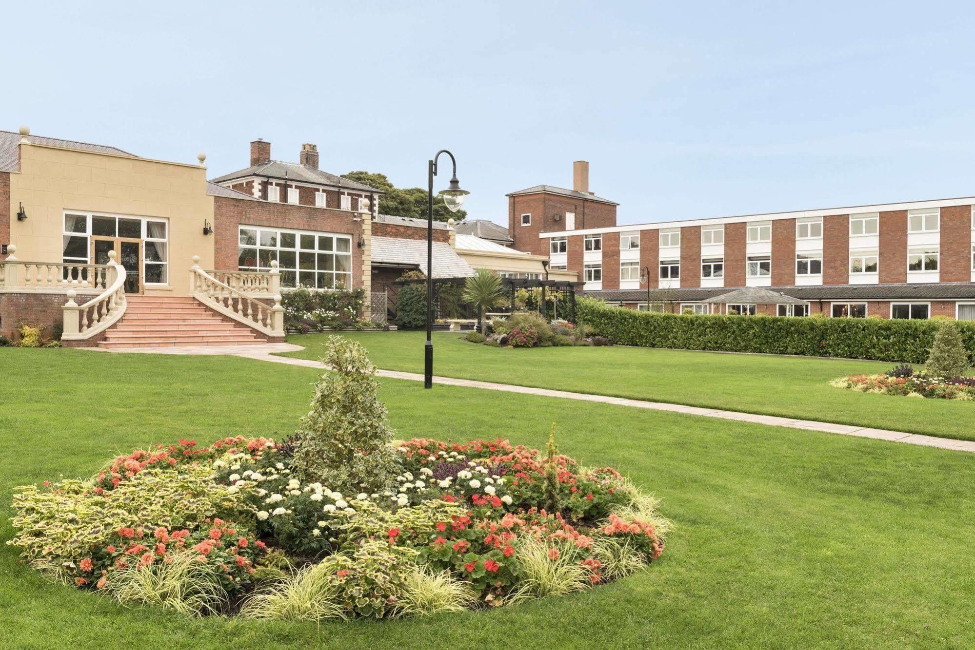 Park Hall Hotel And Spa Wolverhampton Exterior foto