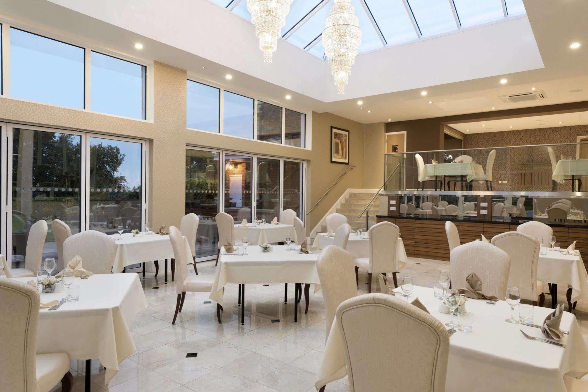 Park Hall Hotel And Spa Wolverhampton Exterior foto
