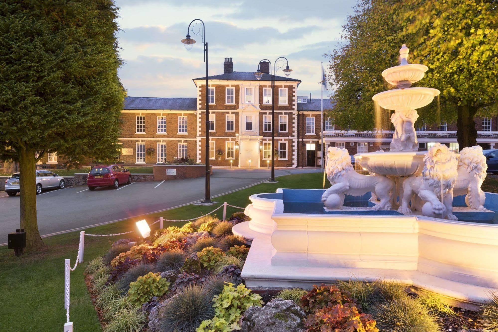 Park Hall Hotel And Spa Wolverhampton Exterior foto